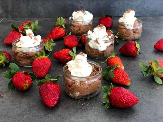 מוס תות ושוקולד // צילום: מאיה דרין